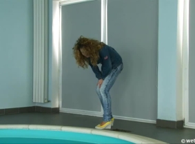 Szende is wearing a pair of tight jeans along with a denim jacket and casual shoes. And she is posing in the pool for the cameras while she is soaking herself in the warm water.
