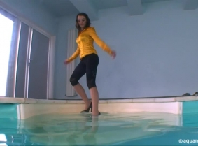 Reka is wearing one of her fancy outfits (capri leggings with pantyhose underneath, satin shirt and high heels) and she will remove all her clothes except panties during this underwater session.