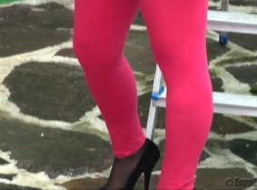 Nothing beats a pink and black combination... Especially when Timmy wears it. Her pink leggings looked just as great as her black blouse every time when she climb up from the tank after the dunk.